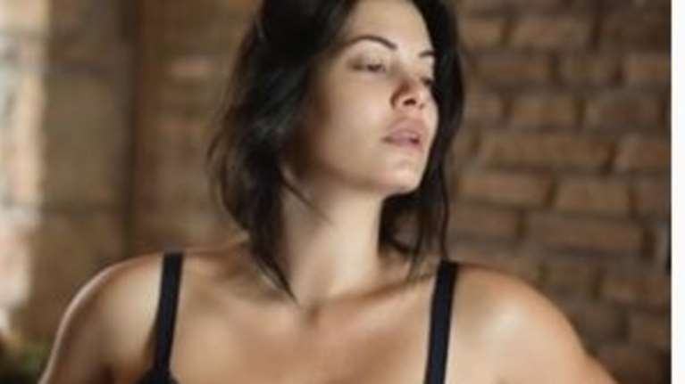 Κολάζει η Μαρία Κορινθίου- Φωτογραφία μόνο με τα εσώρουχα...