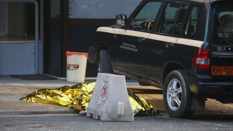 Τραγωδία: Ανδρας έπεσε από τον 5ο όροφο στο Κουκάκι