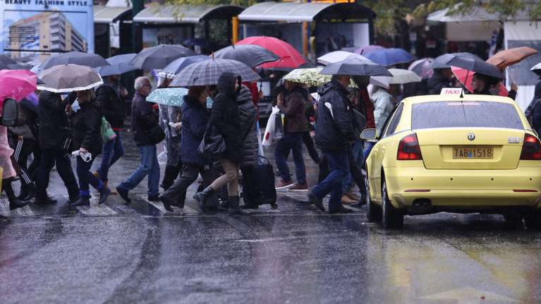 "Κόλαση" οι δρόμοι της Αθήνας: Η βροχή προκάλεσε χάος - Μποτιλιαρισμένος ο Κηφισός - Live η κίνηση