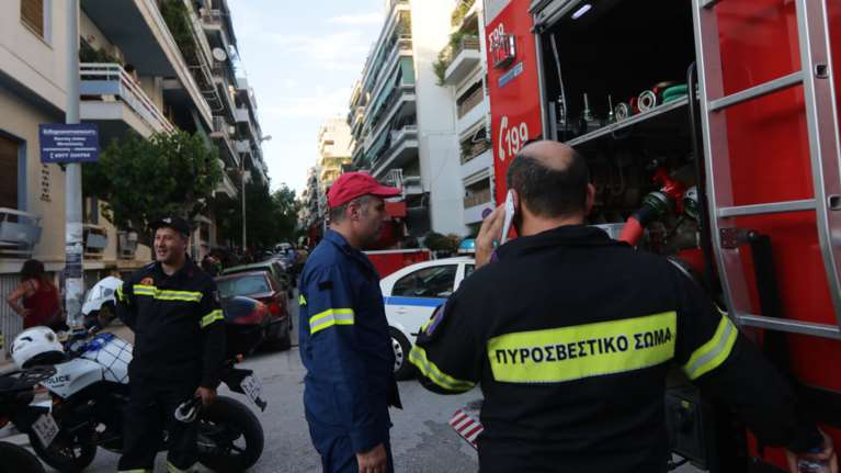 Συναγερμός στην Ερμού - πυρκαγιά σε κτίριο