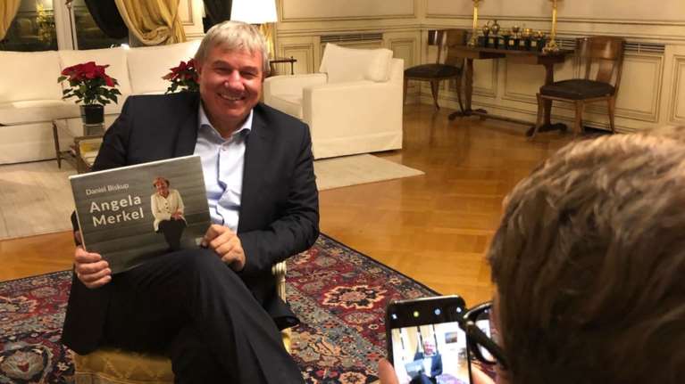 To απρόσμενο δώρο που δέχτηκε ο Μητσοτάκης από την Bild