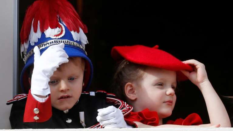 Τα αξιολάτρευτα δίδυμα του Μονακό έκαναν πάρτι με στρουμφάκια