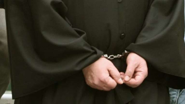 Καταγγελία &quot;φωτιά&quot; για τον ιερέα στο Αγρίνιο: &quot;Μας κακοποίησε σεξουαλικά όταν ήμουν 13 ετών και η αδελφή μου 8&quot;