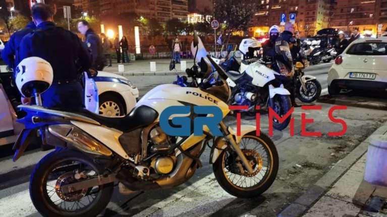 Πανικός στο κέντρο της Θεσσαλονίκης από πυροβολισμούς (βίντεο)