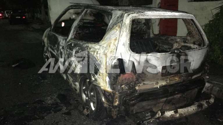 «Κάρβουνο» άλλα τρία αυτοκίνητα τη νύχτα στην Αθήνα - μπαράζ εμπρησμών