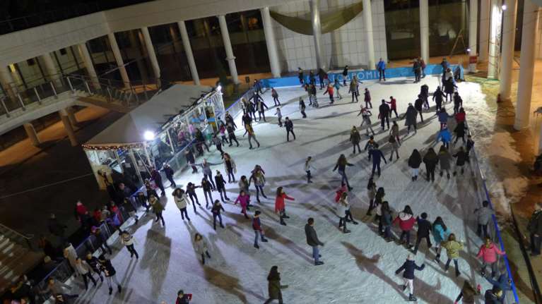 Μέγαρο: Χριστούγεννα με μουσική, φώτα και… πατινάζ