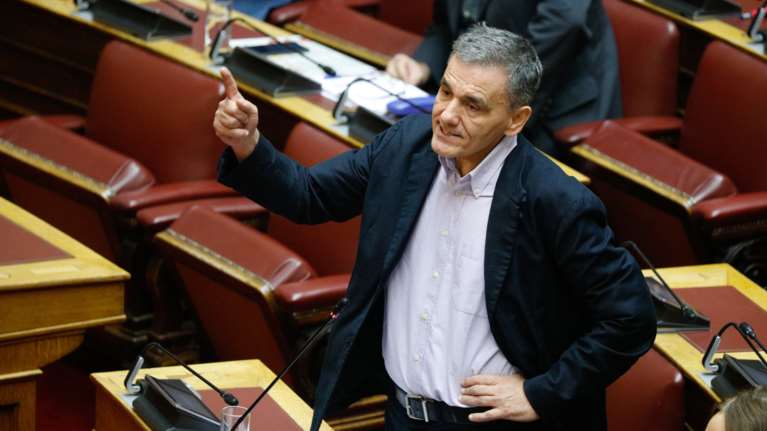 Βουλή: Το «άνοιγμα» του Τσακαλώτου και το επίδομα ρεμπέτικου