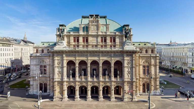 Απίστευτο: H Κρατική Οπερα της Βιέννης ενθαρρύνει τους μαθητές να καπνίζουν