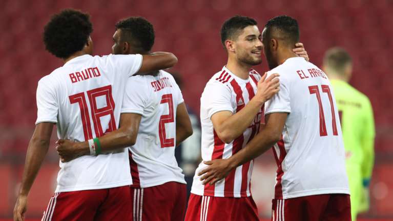 Super League: Τεσσάρα ο Ολυμπιακός, νίκη-θρίλερ η ΑΕΚ