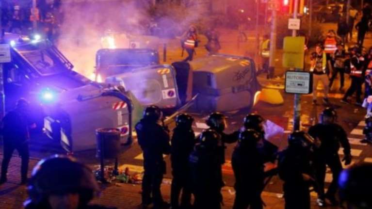 Βαρκελώνη: Επεισόδια διαδηλωτών - Αστυνομίας [βίντεο]