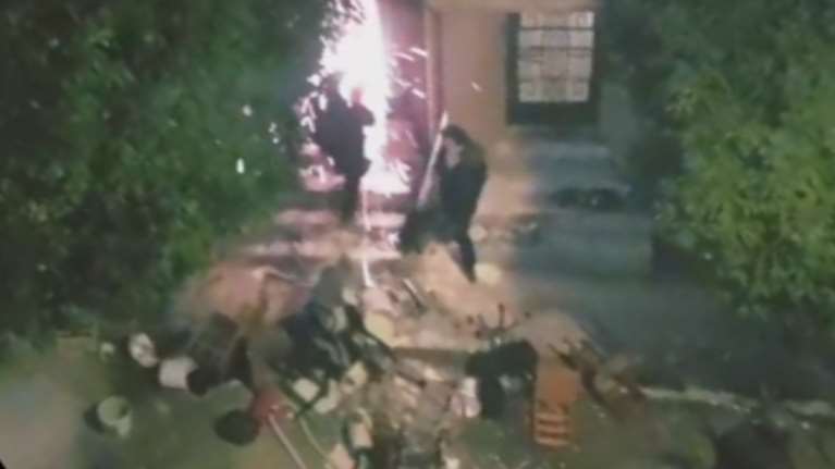 Καρέ-καρέ η επέμβαση της ΕΛΑΣ στο Κουκάκι - Αποκαλυπτικά video