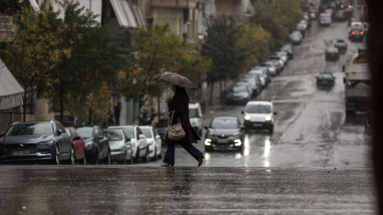 Πέφτει λίγο η θερμοκρασία σήμερα -Που θα βρέξει