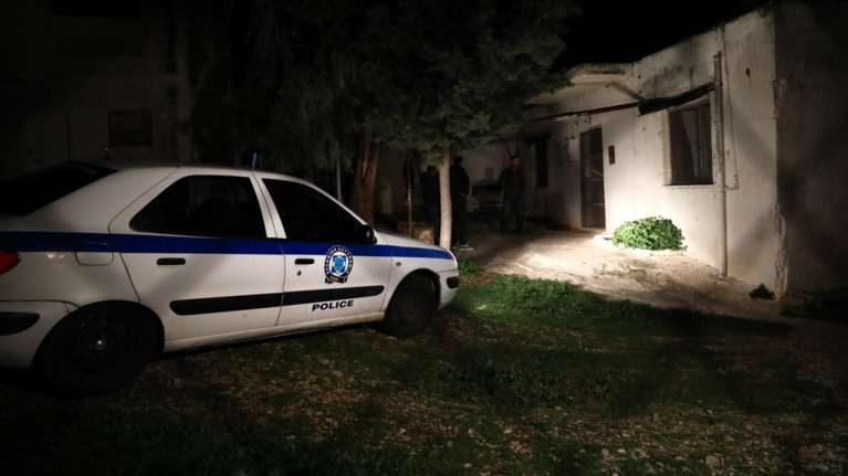 Τραγωδία στα Καλύβια: Τέσσερις Πακιστανοί νεκροί από ασφυξία