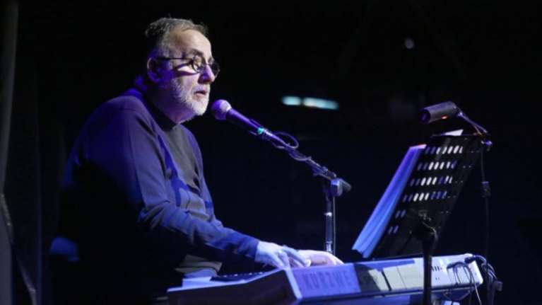 "Αντι για δώρα, δώσε αίμα" - Το συγκινητικό μήνυμα του Θάνου Μικρούτσικου