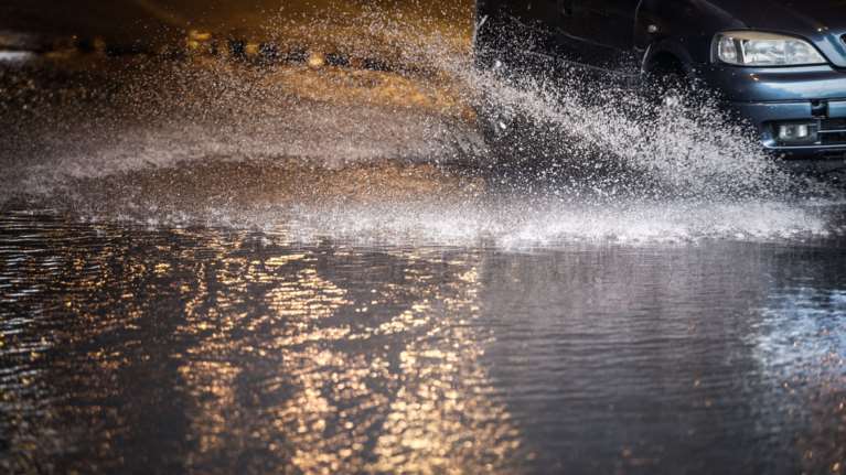 Άνοιξαν οι ουρανοί! Καταιγίδες σε Δ. Αττική &amp; Βόρεια προάστια