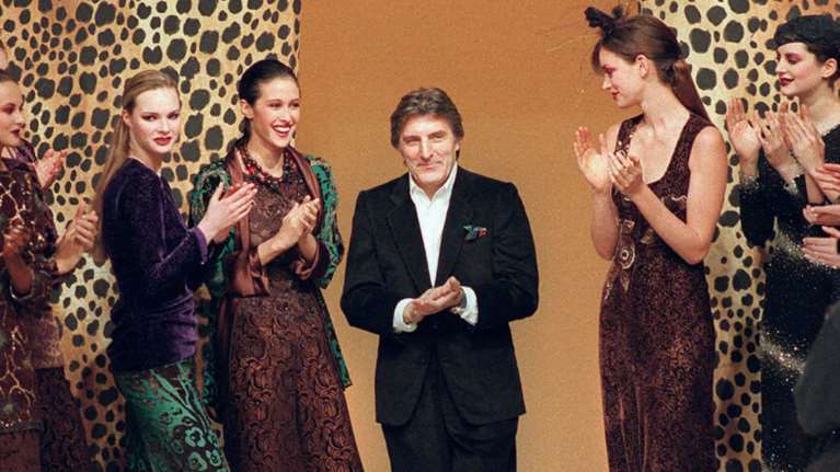 Πέθανε ο μεγάλος μόδιστρος Εμανουέλ Ουνγκαρό