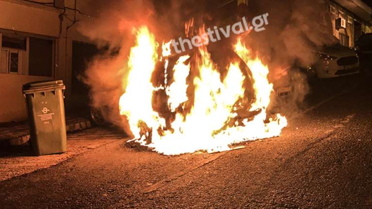 Θεσσαλονίκη: Πυρπόλησαν το όχημα Τούρκου διπλωμάτη [βίντεο]