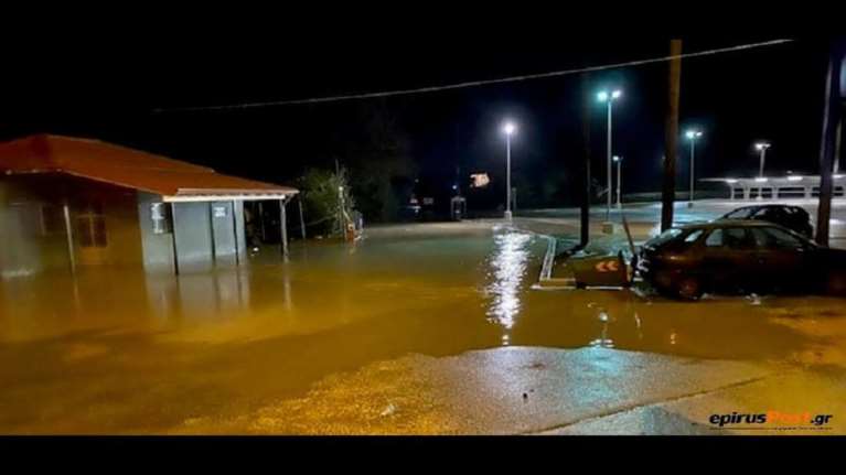 «Πνίγηκε» η Αρτα - Προβλήματα και στην Κρήτη από τους ανέμους [εικόνες]