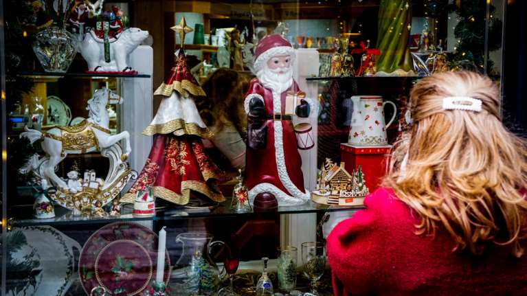 Ωρα για ψώνια: Το ωράριο καταστημάτων μέχρι και Πρωτοχρονιά