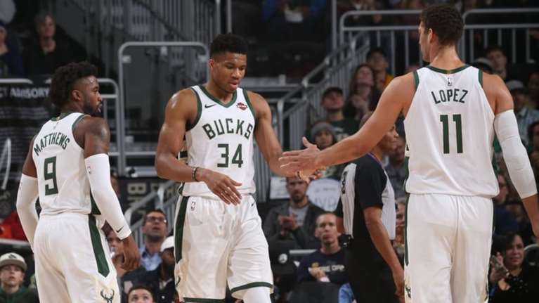 Σούπερ εμφάνιση ο Αντετοκούνμπο - Διέλυσαν τους Πέισερς οι Μπακς [βίντεο]