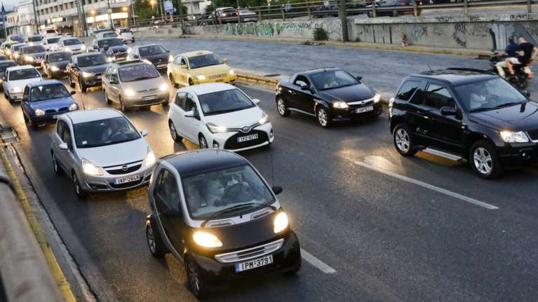 Απίστευτη κίνηση στην Κηφισίας λόγω τροχαίου στο ρεύμα ανόδου