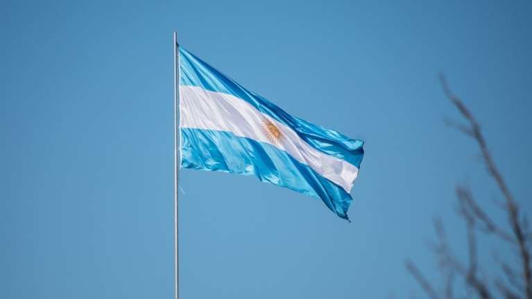 Αργεντινή: «Βρίσκεται ουσιαστικά σε στάση πληρωμών»