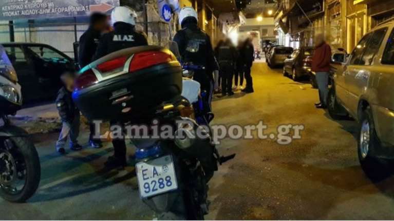 Λαμία: Χειροπέδες σε νεαρό - Χτυπούσε την έγκυο γυναίκα του