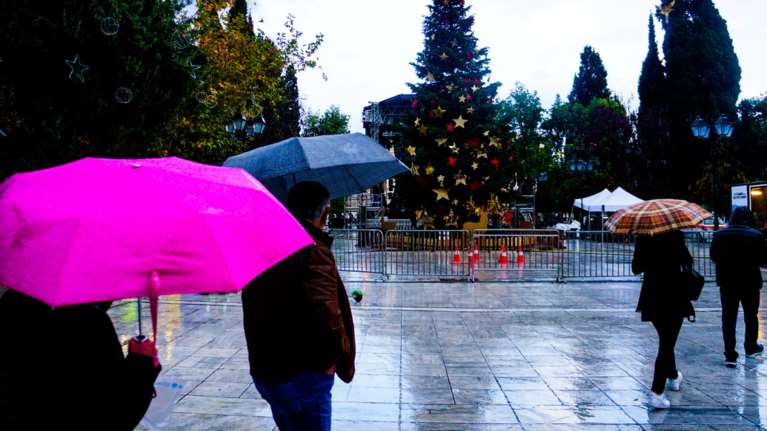 Παραμονή Χριστουγέννων με βροχές και χιονοπτώσεις