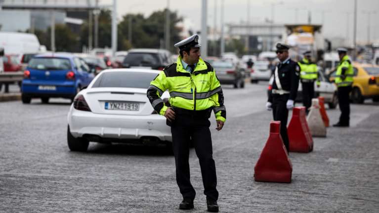 Εκτακτα μέτρα της Τροχαίας για την έξοδο των Χριστουγέννων