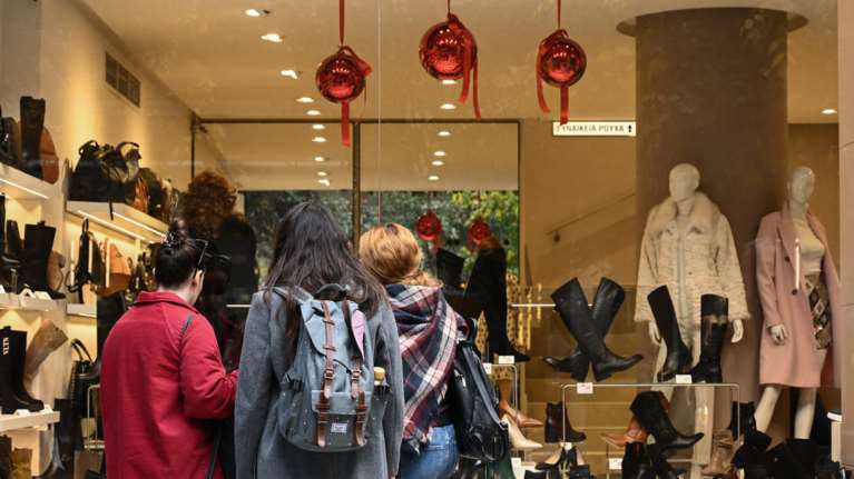 Ποιες ώρες θα είναι ανοικτά τα μαγαζιά σήμερα σε Αθήνα, Θεσσαλονίκη
