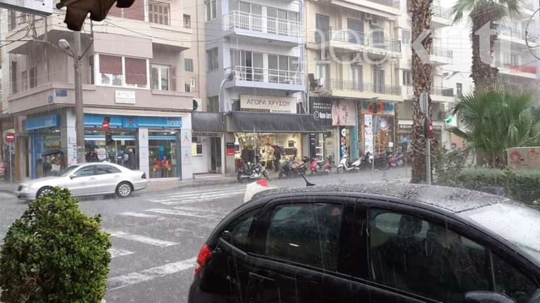 Ηράκλειο: Εντονη χαλαζόπτωση - Ερήμωσε η πόλη από την κακοκαιρία [εικόνες]