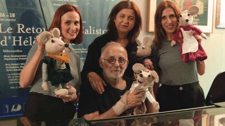 Ο Θάνος Μικρούτσικος με ένα μουσικό μήνυμα για τα παιδιά