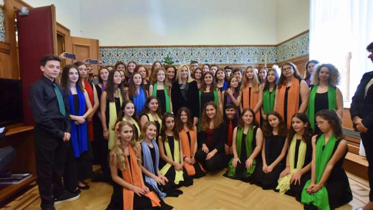 Τα κάλαντα στην Φ. Γεννηματά - Οι ευχές της προέδρου του ΚΙΝΑΛ