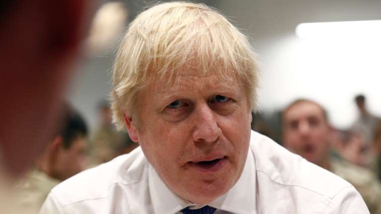 Ο Μπόρις Τζόνσον απαγγέλει Ιλιάδα στα αρχαία ελληνικά και γίνεται...viral