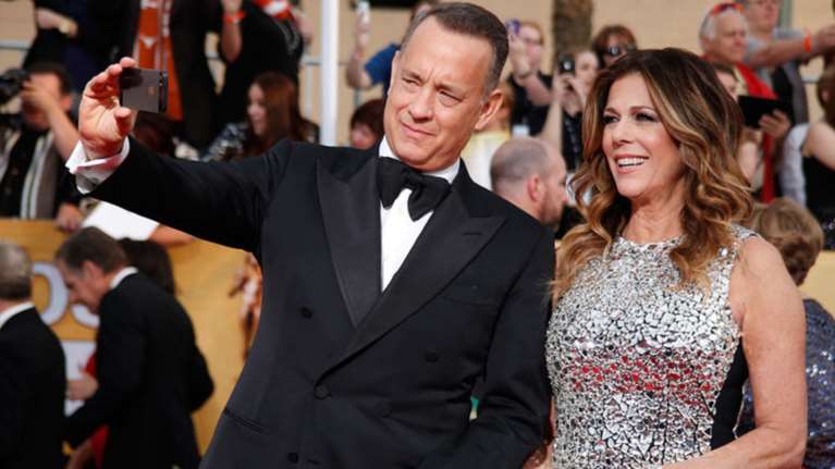 Το Twitter κάνει πάρτι για τον Τομ Χανκς που έγινε Έλληνας