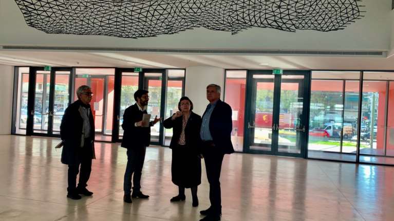 Αυτοψία Μενδώνη στο ΕΜΣΤ προ των εγκαινίων του το 2020