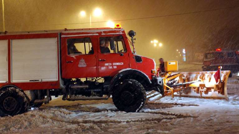 Καιρός: Εγκλωβισμένοι φοιτητές σε λεωφορείο στην Εύβοια