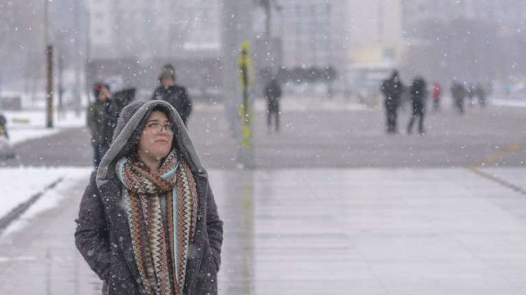 Η εβδομάδα ξεκινά με πολύ κρύο καταιγίδες και χιονοθύελλες