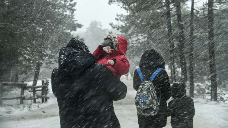 Ενισχύεται η «Ζηνοβία»: Χιόνια στην Αττική και τσουχτερό κρύο [χάρτες]