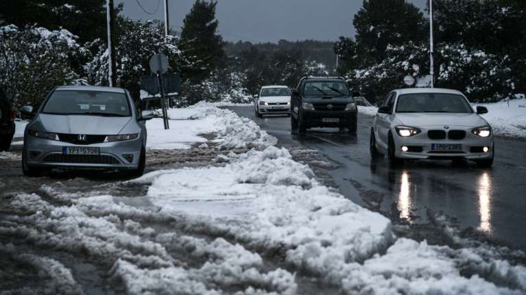 Χωρίς ρεύμα χωριά της Θήβας - Μάχη να μείνουν ανοικτοί οι δρόμοι
