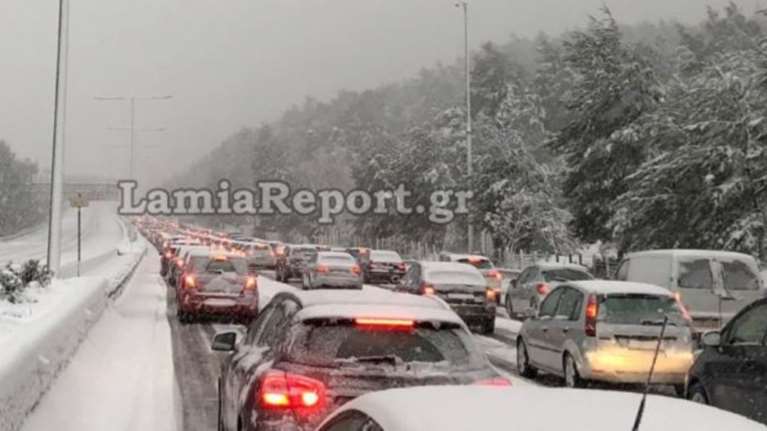 Ουρές χιλιομέτρων στη Μαλακάσα - Εγκλωβίστηκαν οδηγοί