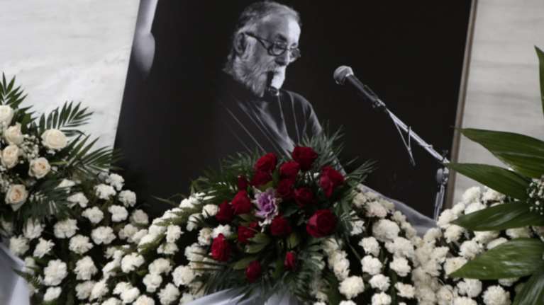 Θάνος Μικρούτσικος: Συγκλονιστικό «αντίο» με τα τραγούδια του