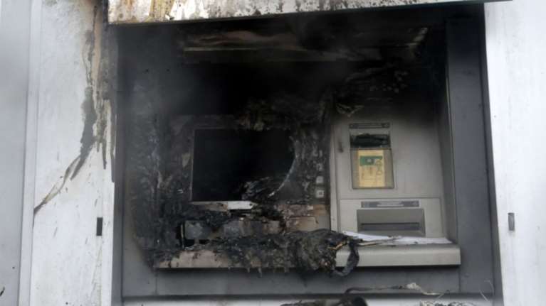 Ανατίναξαν δύο ΑΤΜ στη Θεσσαλονίκη και πήραν τα χρήματα