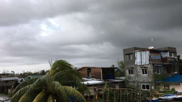 Στους 50 έφτασαν οι νεκροί από τον τυφώνα στις Φιλιππίνες [φωτό]