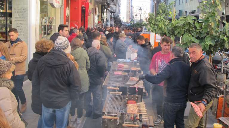 Θεσσαλονίκη: Απέραντο υπαίθριο γλέντι στο κέντρο της πόλης