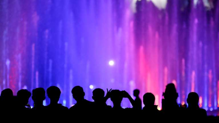 Ο πλανήτης γιορτάζει - Υποδέχεται το 2020 &amp; τη νέα δεκαετία