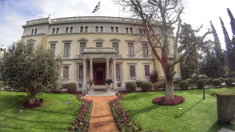 «Αρωμα γυναίκας» στο Προεδρικό Μέγαρο;