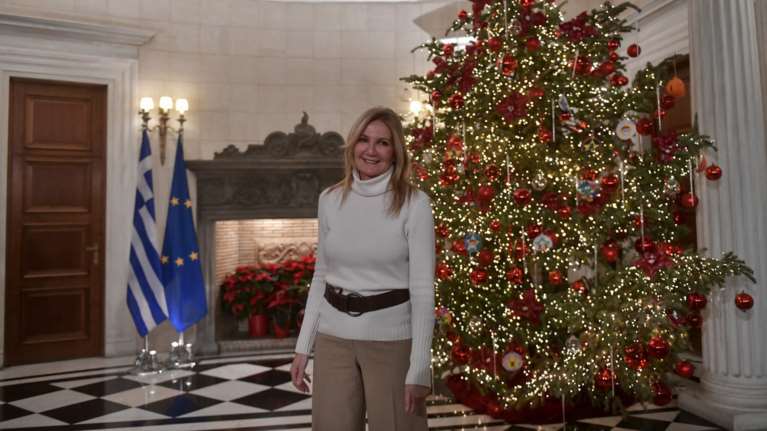 Οι ευχές της Μαρέβας για καλή χρονιά με μια υπέροχη οικογενειακή φωτογραφία