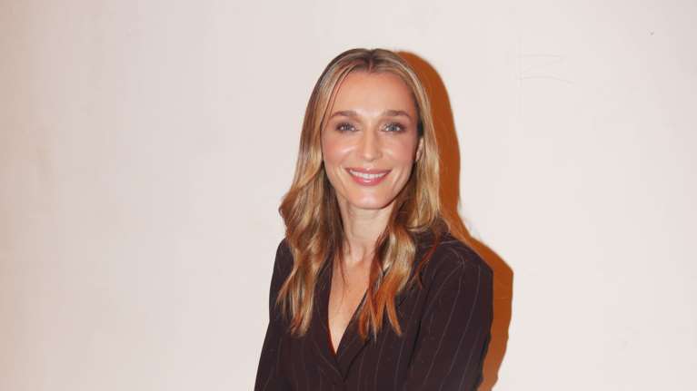 Κάτια Ζυγούλη: Πρωτοχρονιά με κατακόκκινο φόρεμα στην αγκαλιά του Σάκη