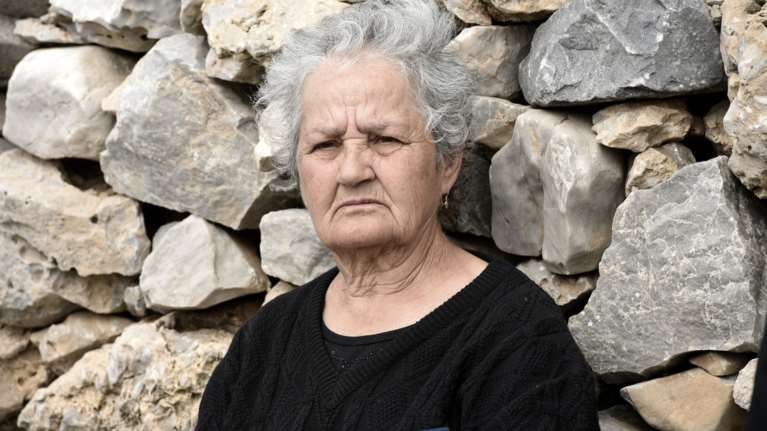 Κίναρος: Ποιά είναι η κυρά Ρηνιώ, η μοναδική κάτοικος του νησιού [φωτό]